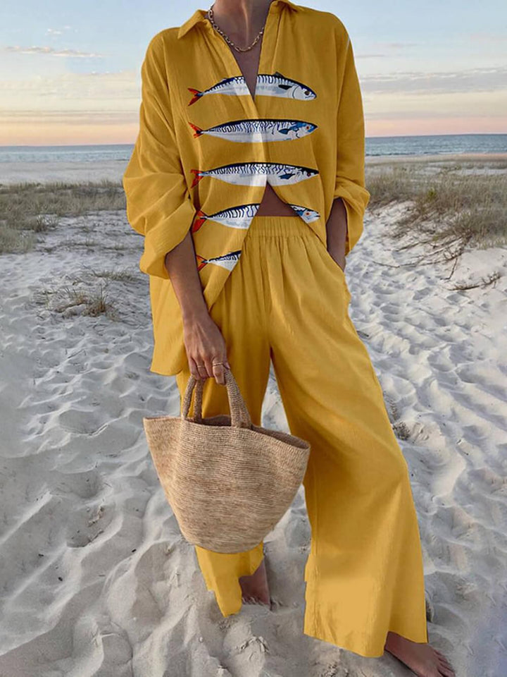 Mae | Camisa oversized com estampa oceânica no estilo insular e calças com elástico e bolsos