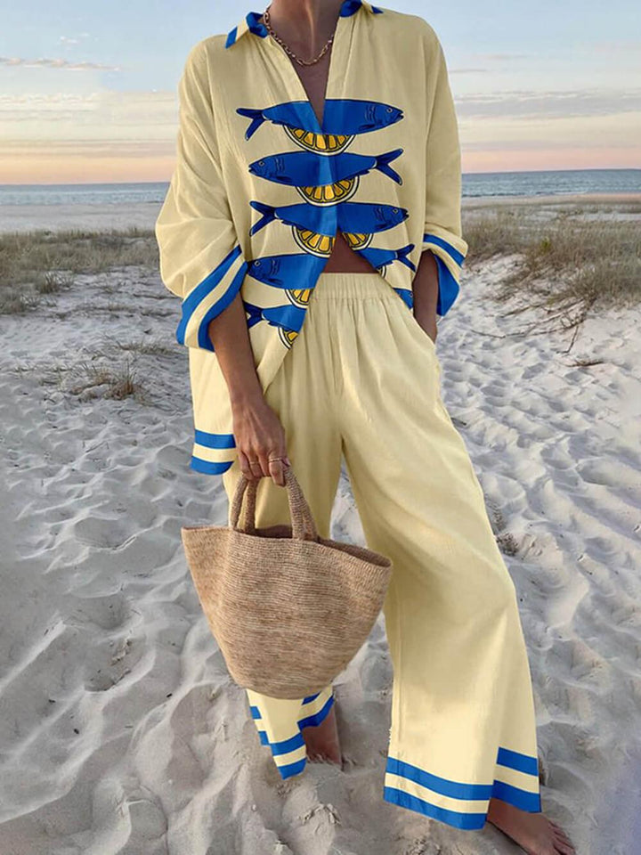 Mae | Camisa oversized com estampa de oceano em estilo insular e calças com elástico e bolsos