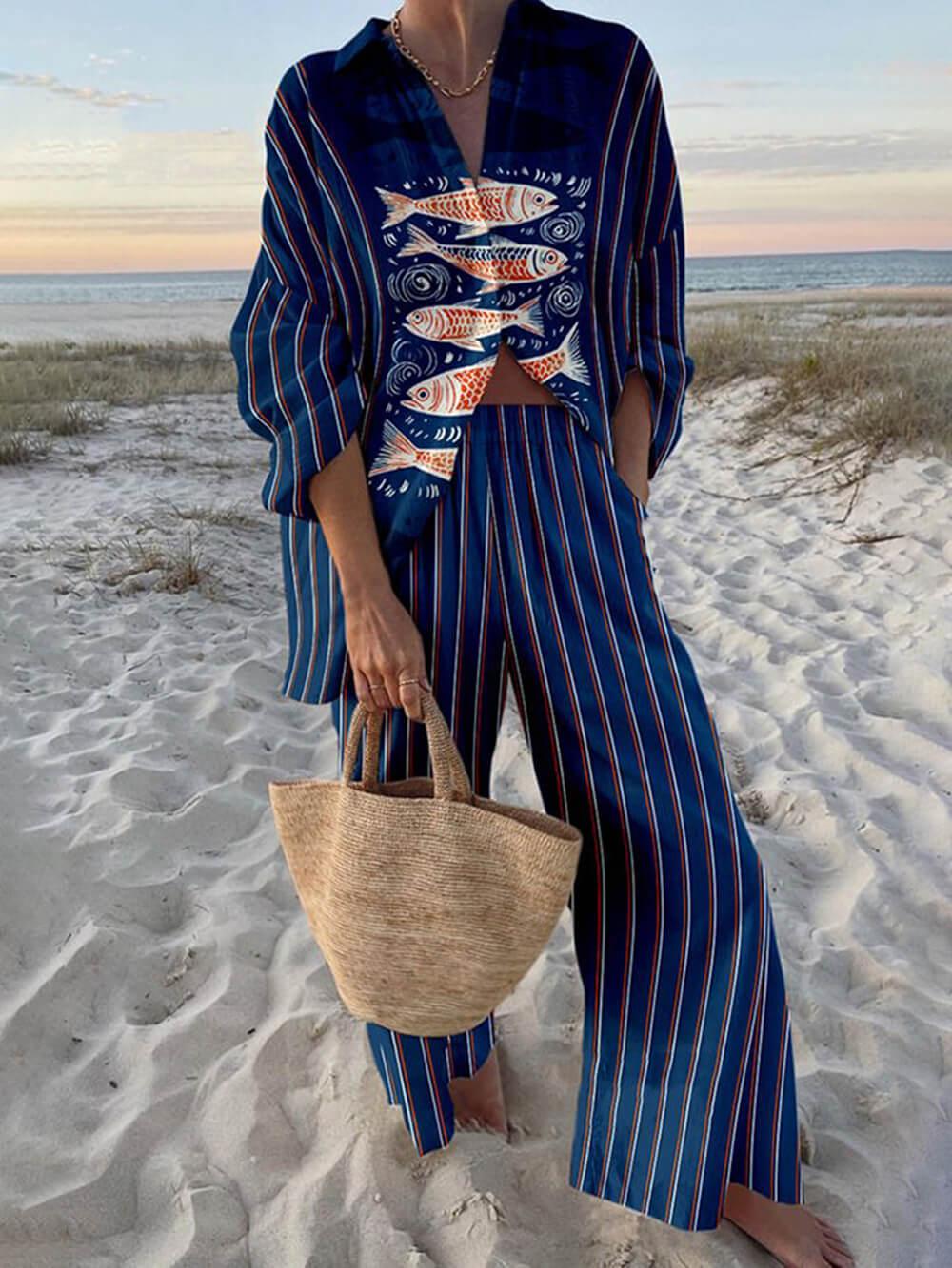 Mae | Camisa oversized com estampa oceânica no estilo insular e calças com elástico e bolsos