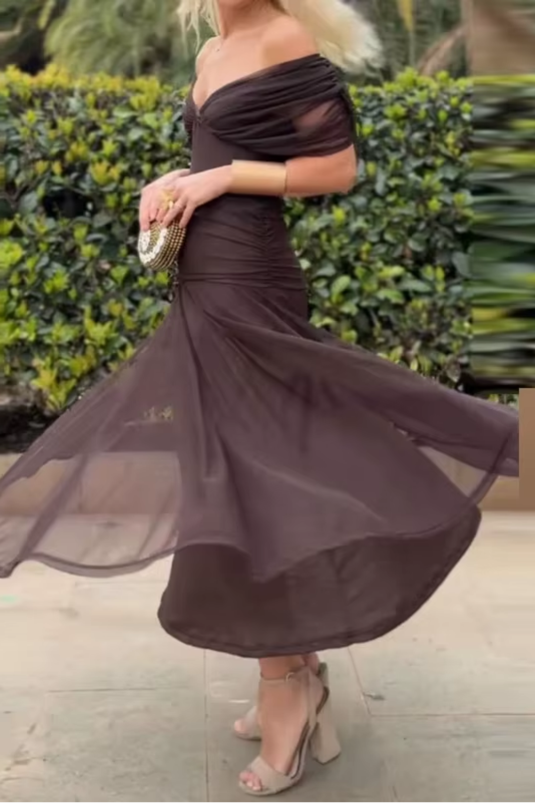ANA | VESTIDO MAXI COM FALDAS ELEGANTES