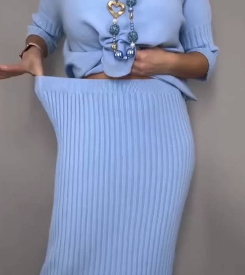 Aisha – Conjunto de malha com saia midi canelada