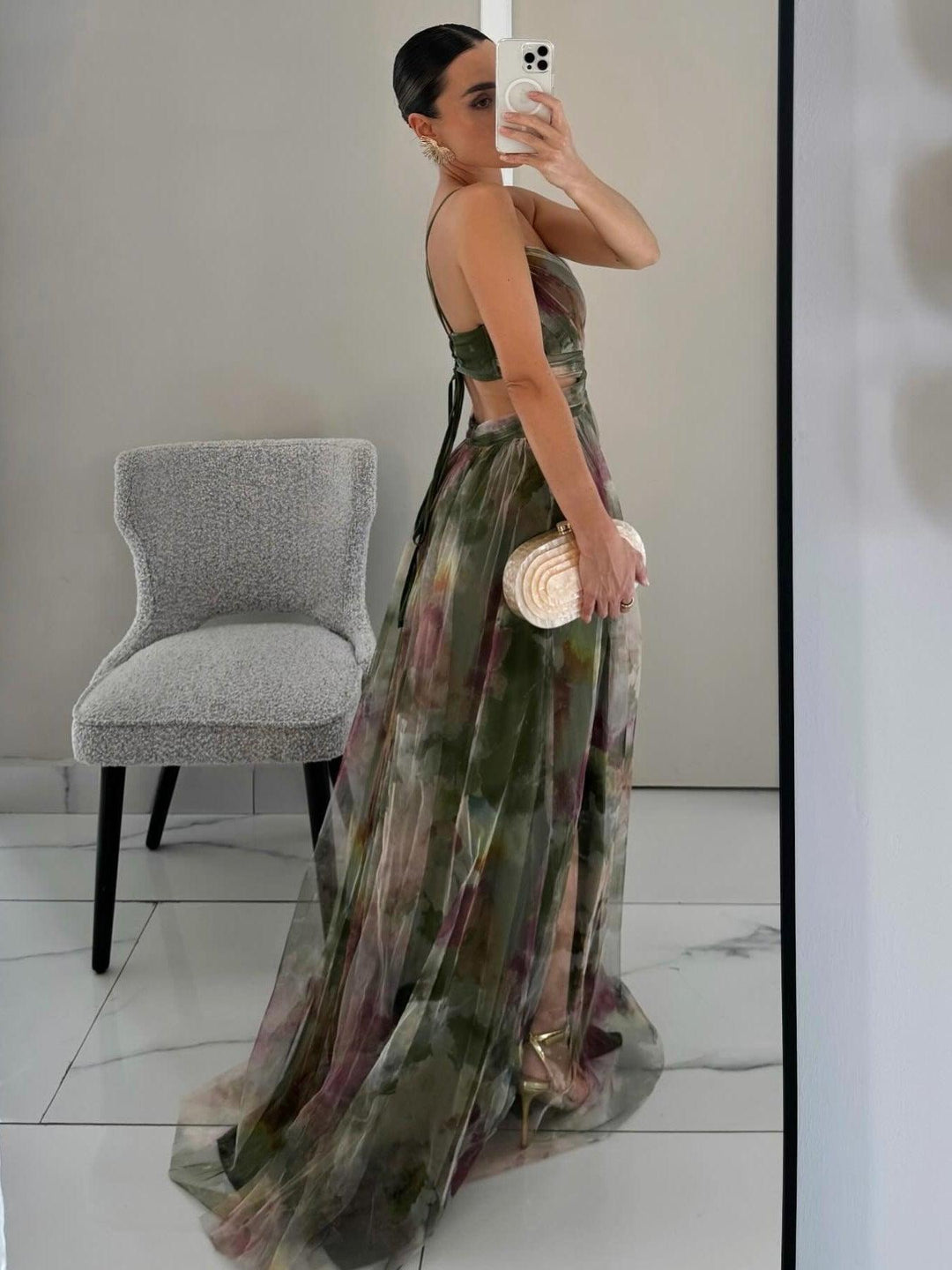 Karen | Vestido Maxi com Decote em V e Padrão de Flores Pintadas