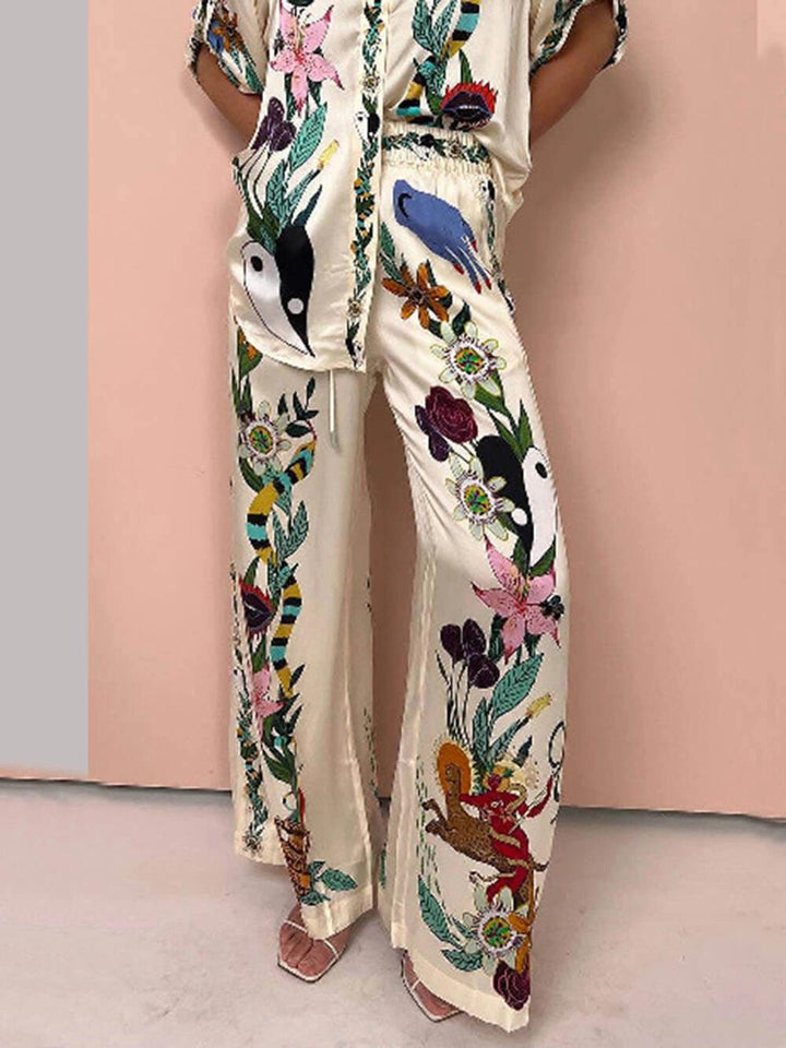 Nika | Conjunto de Camiseta e Calças Satin com Estampado Único Vibes de Resort