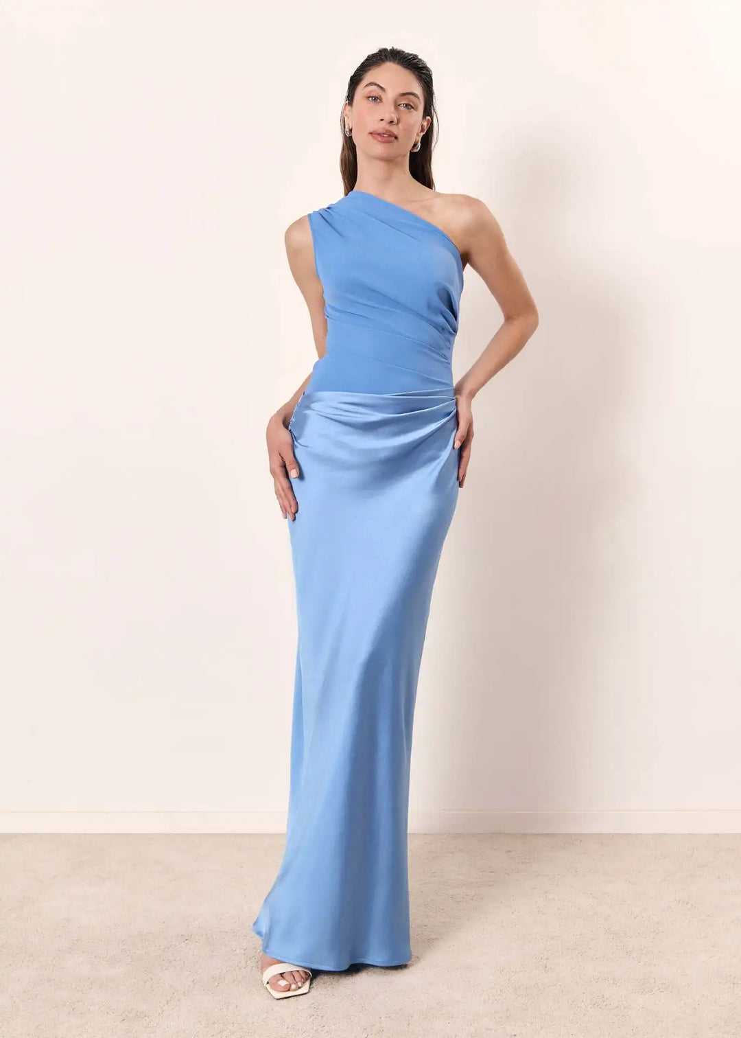 Maxi vestido com sentimento de culpa em cetim
