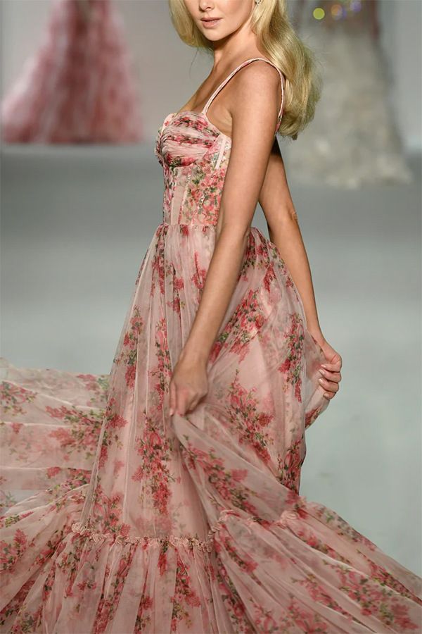 Vestido de Tule em Camadas com Volantes Elysian